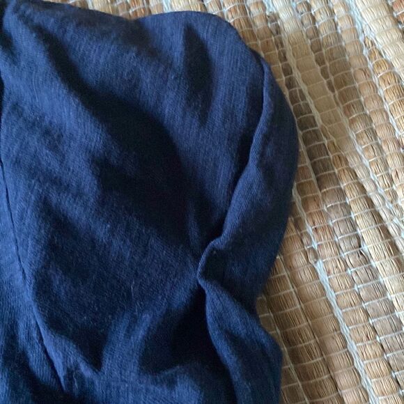 EUC Banana Republic SS navy sweater tee with white piping at neck . Size XS - Picture 2 of 5